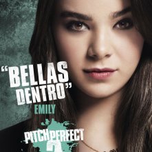 Pitch Perfect 2: il character poster italiano di Emily (Hailee Steinfeld)