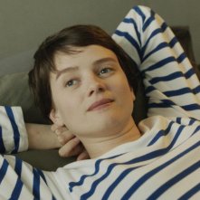 Il fascino indiscreto dell'amore: Pauline Etienne nel ruolo di Amélie in un'immagine del film