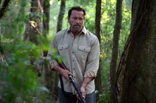 Arnold Schwarzenegger in una scena dell'horror Contagious