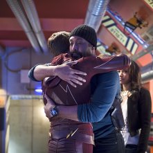 The Flash: gli attori Grant Gustin e Jesse L. Martin nell'episodio Fast Enough