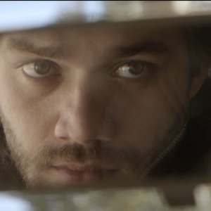 Hybris: Lorenzo Richelmy in un primo piano tratto dal film