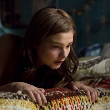 Insidious 3 - L'Inizio: Stefanie Scott in una scena del film