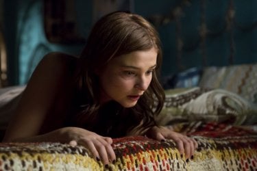 Insidious 3 - L'Inizio: Stefanie Scott in una scena del film