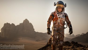 Sopravvissuto - The Martian: Matt Damon nel deserto vestito da astronauta per Entertainment Weekly