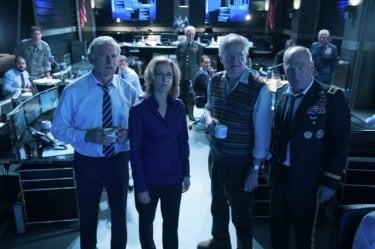 Big Game - Caccia al Presidente: Jim Broadbent, Victor Garber, Felicity Huffman e Ted Levine in una scena