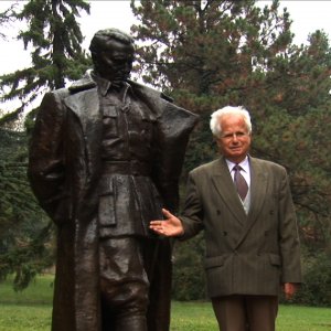 Cinema Komunisto: Leka Konstantinovic, proiezionista personale del presidente Tito, in una scena del documentario