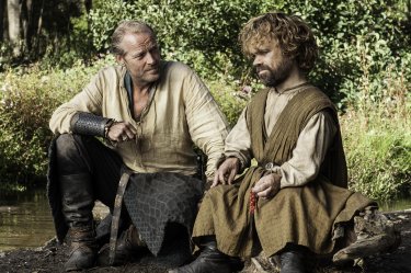 Il trono di spade: Iain Glen e Peter Dinklage nell'episodio Le Serpi delle Sabbie