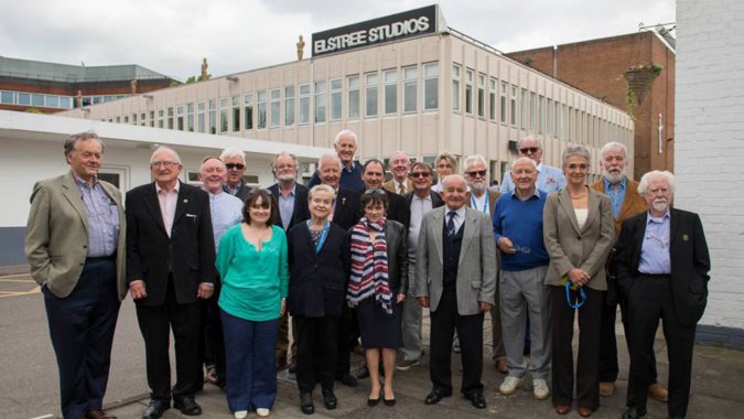 La crew di Shining agli Elstree Studios 35 anni dopo l'uscita del film