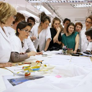Dior and I: lo staff della maison di Christian Dior a lavoro in una scena del documentario