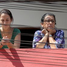 È arrivata mia figlia: Regina Casé insieme a Camila Márdila in una scena