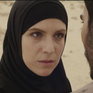 Una storia sbagliata: Isabella Ragonese e Mehdi Dehbi in una scena del film