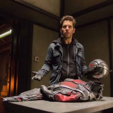 Ant-Man: Paul Rudd di fronte alla tuta di Ant-Man
