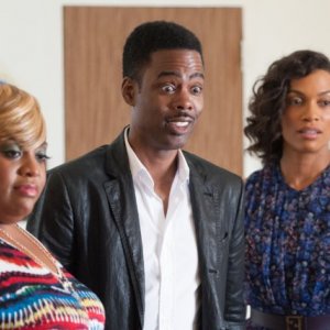 Chris Rock, Rosario Dawson e Sherri Shepherd in una scena di Top Five