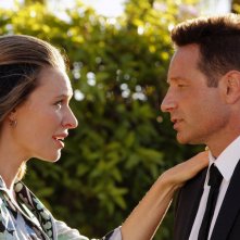 Aquarius: Michaela McManus e David Duchovny in una scena della première Everybody's Been Burned