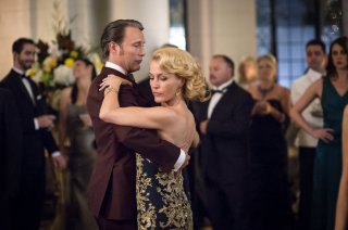 Hannibal: Mads Mikkelsen balla con Gillian Anderson nella puntata Antipasto
