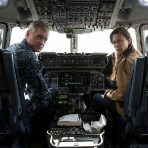 The Last Ship: Eric Dane e Rhona Mitra in Unreal City