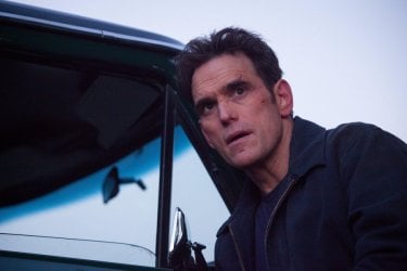 Wayward Pines: il protagonista Matt Dillon in Our Town, Our Law