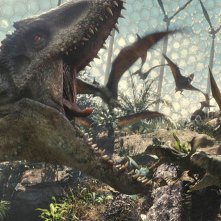 Jurassic World: dinosauri in azione in una scena del film