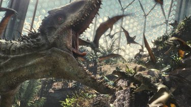 Jurassic World: dinosauri in azione in una scena del film