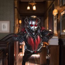 Ant-Man: Paul Rudd sfoderà i suoi fantastici poteri in una nuova immagine
