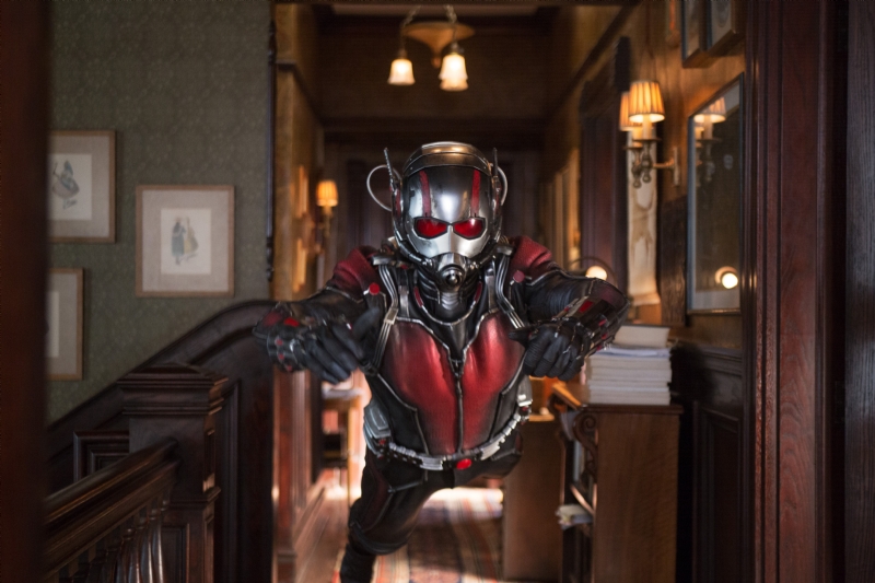 Ant-Man: Paul Rudd sfoderà i suoi fantastici poteri in una nuova immagine