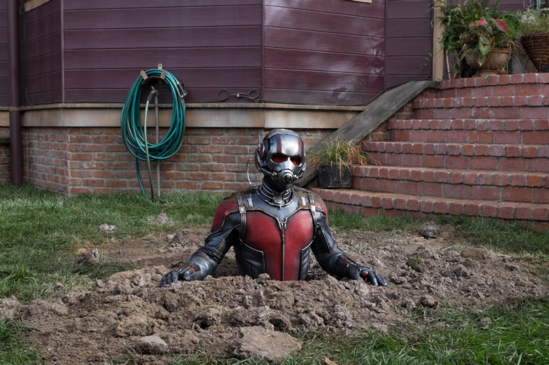 Ant-Man: Paul Rudd sbuca dal terreno