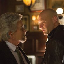 Ant-Man: scambio di sguardi tra Michael Douglas e Corey Stoll