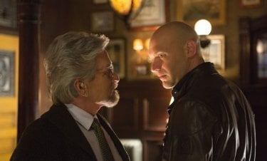 Ant-Man: scambio di sguardi tra Michael Douglas e Corey Stoll