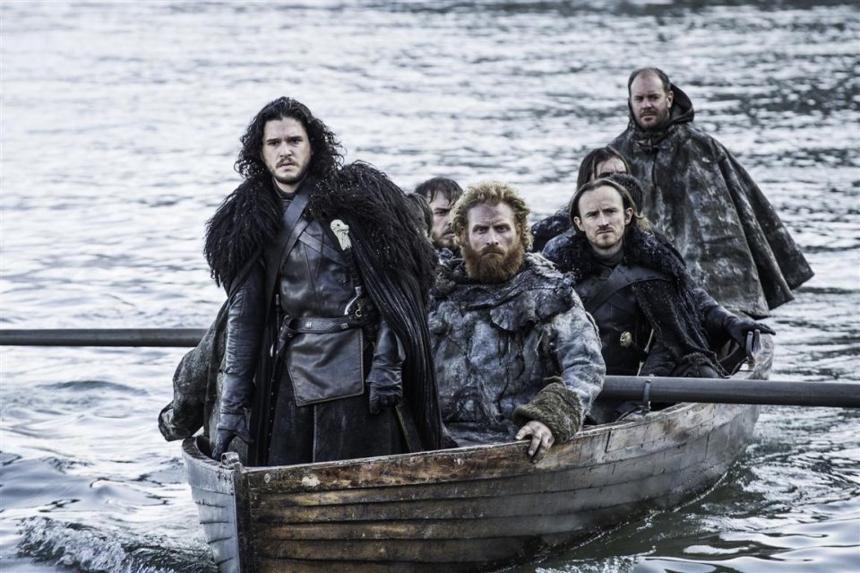 Il trono di spade: Jon Snow (Kit Harington) alla guida un gruppo di guerrieri in Aspra dimora