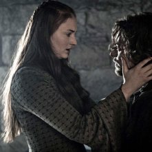 Il trono di spade: Sophie Turner e Alfie Allen in Aspra dimora