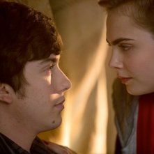 Città di carta: un momento romatico tra Cara Delevingne e Nat Wolff