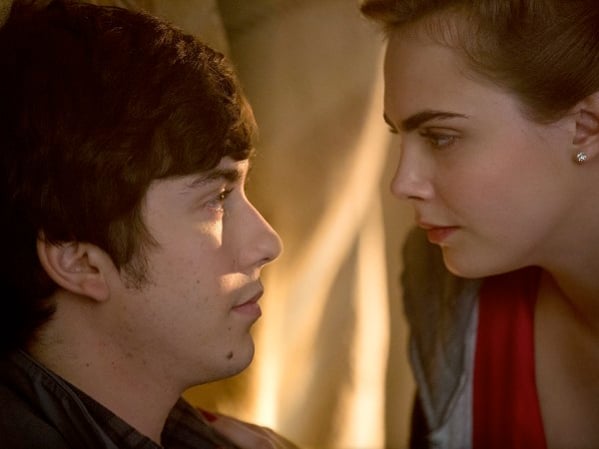 Città di carta: un momento romatico tra Cara Delevingne e Nat Wolff