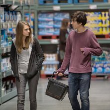 Città di carta: Cara Delevingne e Nat Wolff al supermercato