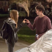 Città di carta: Cara Delevingne e Nat Wolff in un momento di complicità
