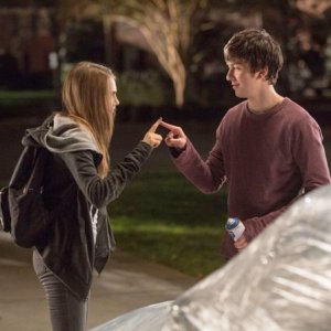 Città di carta: Cara Delevingne e Nat Wolff in un momento di complicità