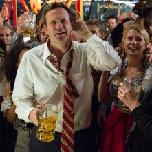 Affare fatto: Vince Vaughn scalmanato durante una festa in una scena del film