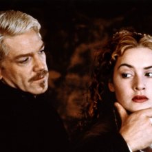 Hamlet: Kenneth Branagh e Kate Winslet in una scena del film
