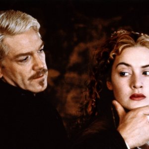 Hamlet: Kenneth Branagh e Kate Winslet in una scena del film