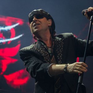 Scorpions - Forever and a Day: il frontman Klaus Meine in una scena del documentario