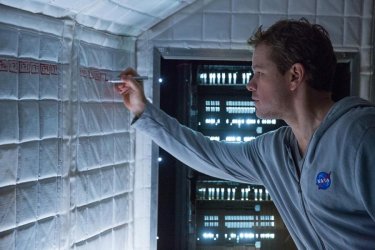 Sopravvissuto - The Martian: Matt Damon fa i calcoli nella sua navetta spaziale