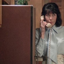 Nashville: Lily Tomlin parla al telefono in una scena del film