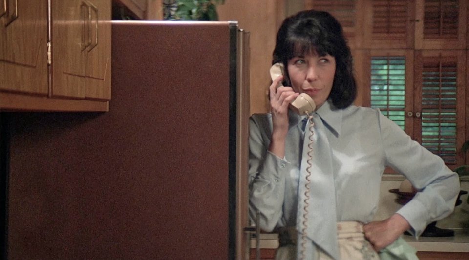 Nashville: Lily Tomlin parla al telefono in una scena del film