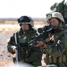 Generation Kill: Alexander Skarsgard e Stark Sands in una scena della mini serie