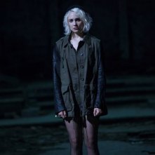 Sense8: l'attrice Tuppence Middleton in una scena del primo episodio