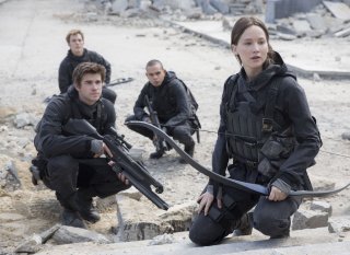Hunger Games: Il canto della rivolta - Parte 2: Jennifer Lawrence, Liam Hemsworth, Sam Claflin ed Evan Ross in un'immagine del film