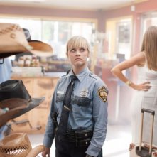 Fuga in tacchi a spillo: lo sguardo buffo di Reese Whiterspoon in una scena del film