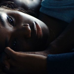 Diamante nero: Karidja Touré in una malinconica scena del film