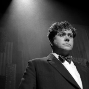Set Fire to the Stars: Celyn Jones in una scena