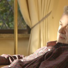 Nessuon siamo perfetti: lo scrittore e fumettista Tiziano Sclavi in una scena del documentario