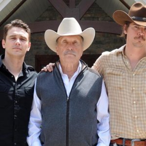 Wild Horses: Robert Duvall con James Franco e Josh Hartnett in una foto promozionale